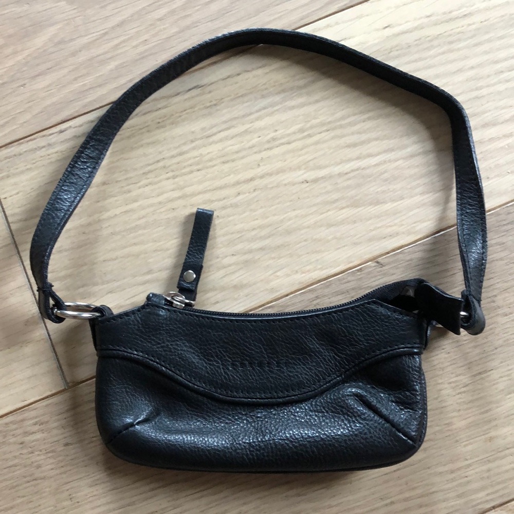 Peruzzi leather wristlet